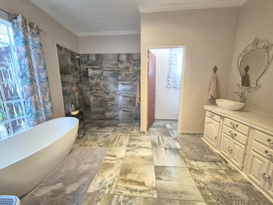 5 Bedroom Property for Sale in Roodewal Free State